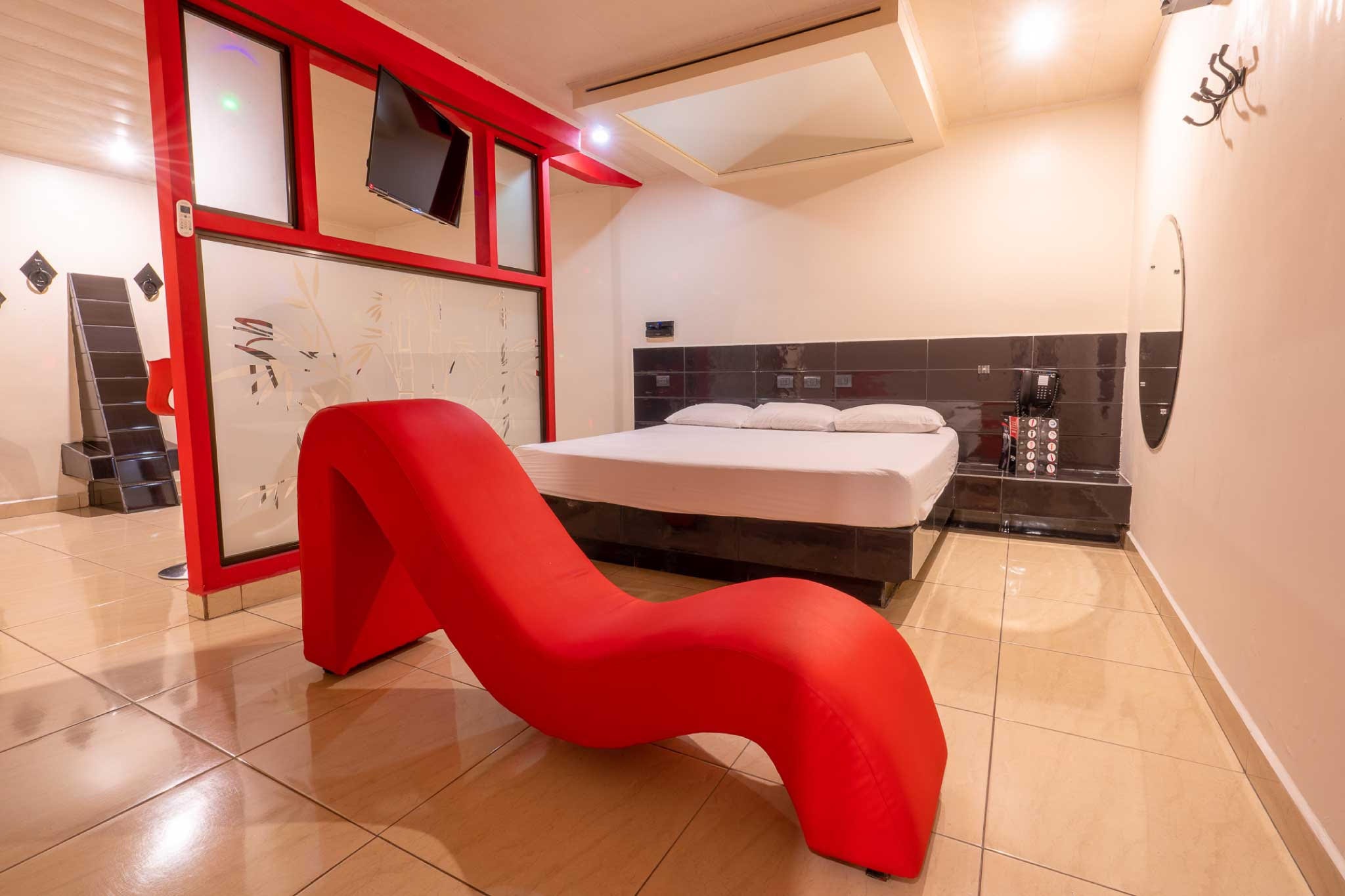 Diván sillón de posiciones) Fantasyrooms Moteles en Rica